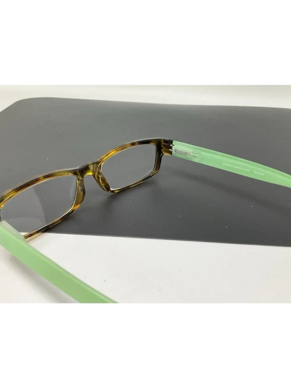 Peepers +1.50 Tortoise shell With Green Temples Reading Glasses 640